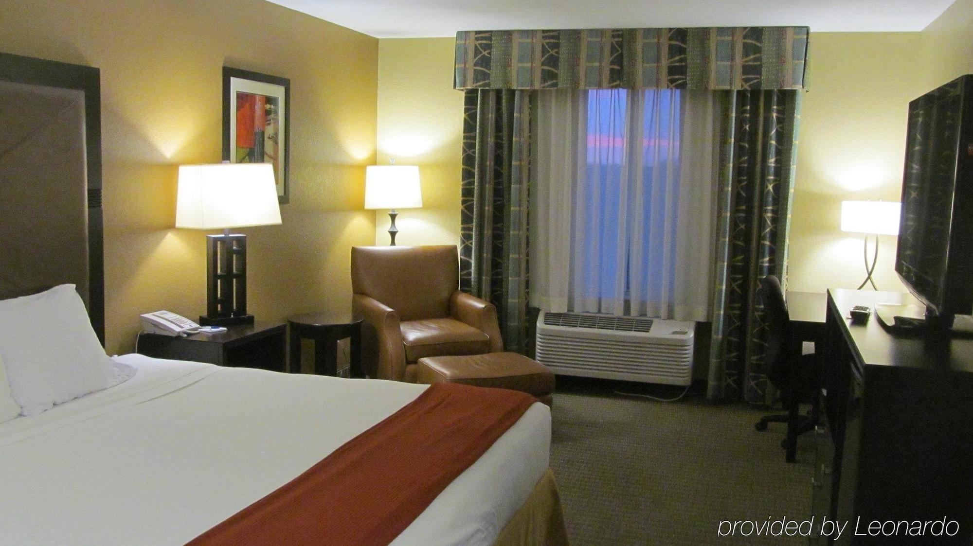 Holiday Inn Express Hotel & Suites Lexington By Ihg Pokoj fotografie